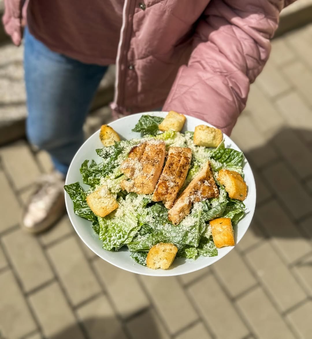 Caesar salát s grilovaným kuřetem